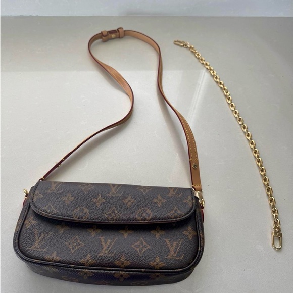 Louis Vuitton- Ivy wallet chain - Brand New w Purchase receipt. - Picture 9 of 9